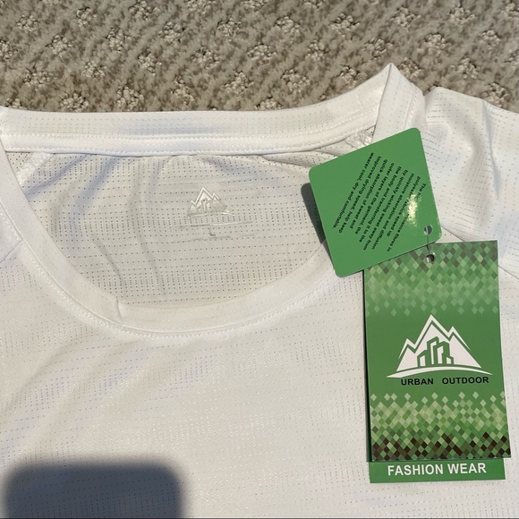 NWT Women’s L Urban Outdoor Athletic Shirt. White pin dot pattern. - Picture 2 of 6